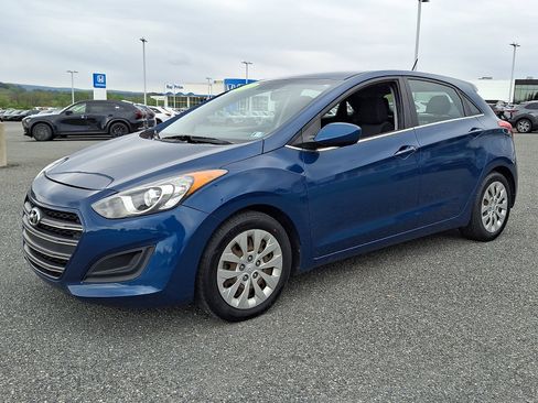 Used 2016 Hyundai Elantra GT FWD image 3