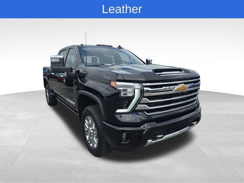 Used 2024 Chevrolet Silverado 2500 High Country w/ High Country Premium Package AWD/4WD image 8