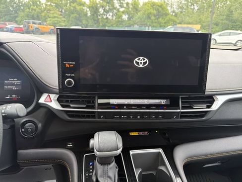 Used 2025 Toyota Sienna XLE Woodland Edition AWD/4WD image 14
