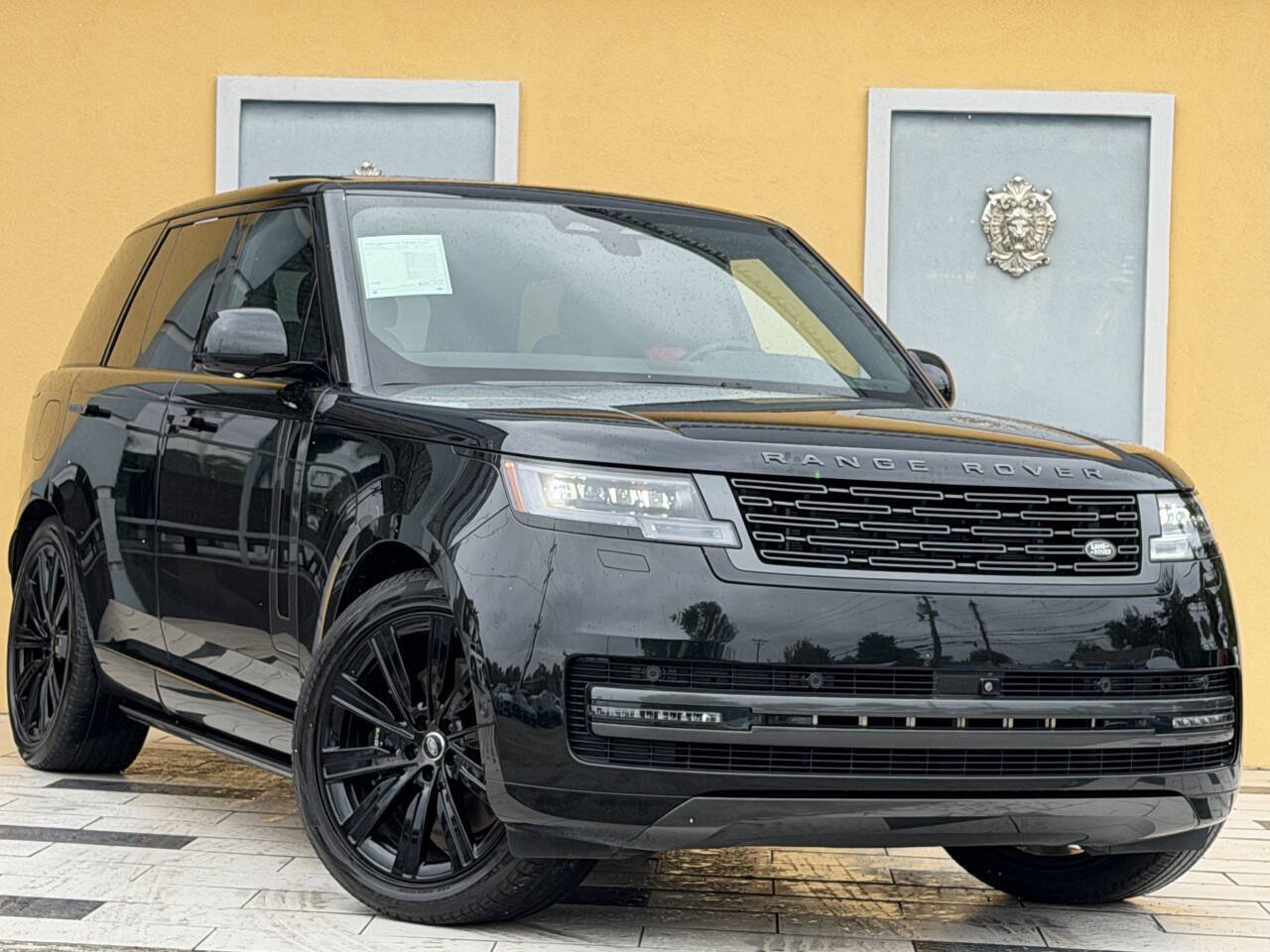 Used 2025 Land Rover Range Rover SE AWD/4WD image 1