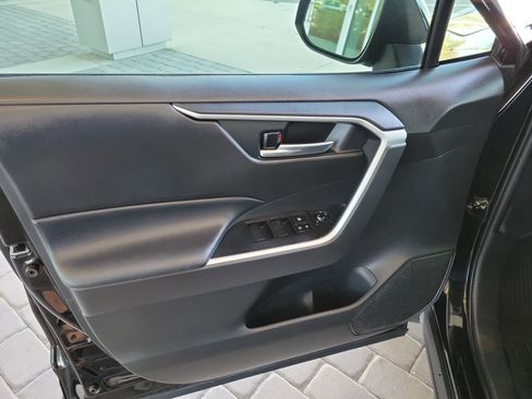 Used 2021 Toyota RAV4 XLE image 10