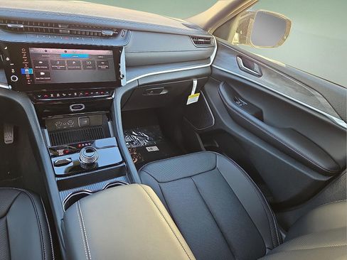 New 2026 Jeep Grand Cherokee L Limited AWD/4WD image 13