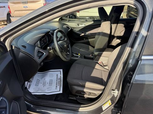 Used 2018 Chevrolet Cruze LT w/ Convenience Package FWD image 7