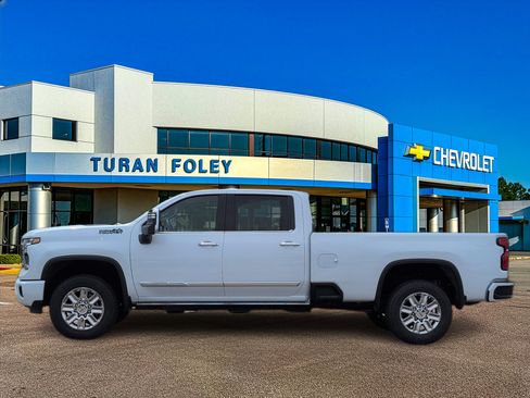 New 2026 Chevrolet Silverado 2500 High Country w/ High Country Premium Package AWD/4WD image 2