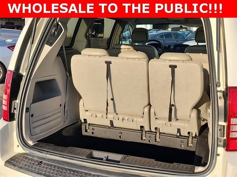 Used 2010 Chrysler Town & Country Touring image 5