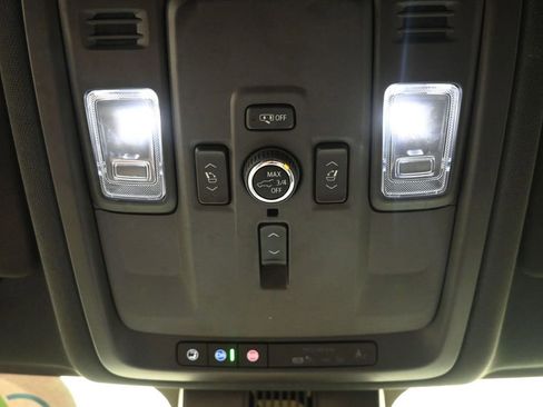 Used 2025 Chevrolet Tahoe Premier AWD/4WD image 23