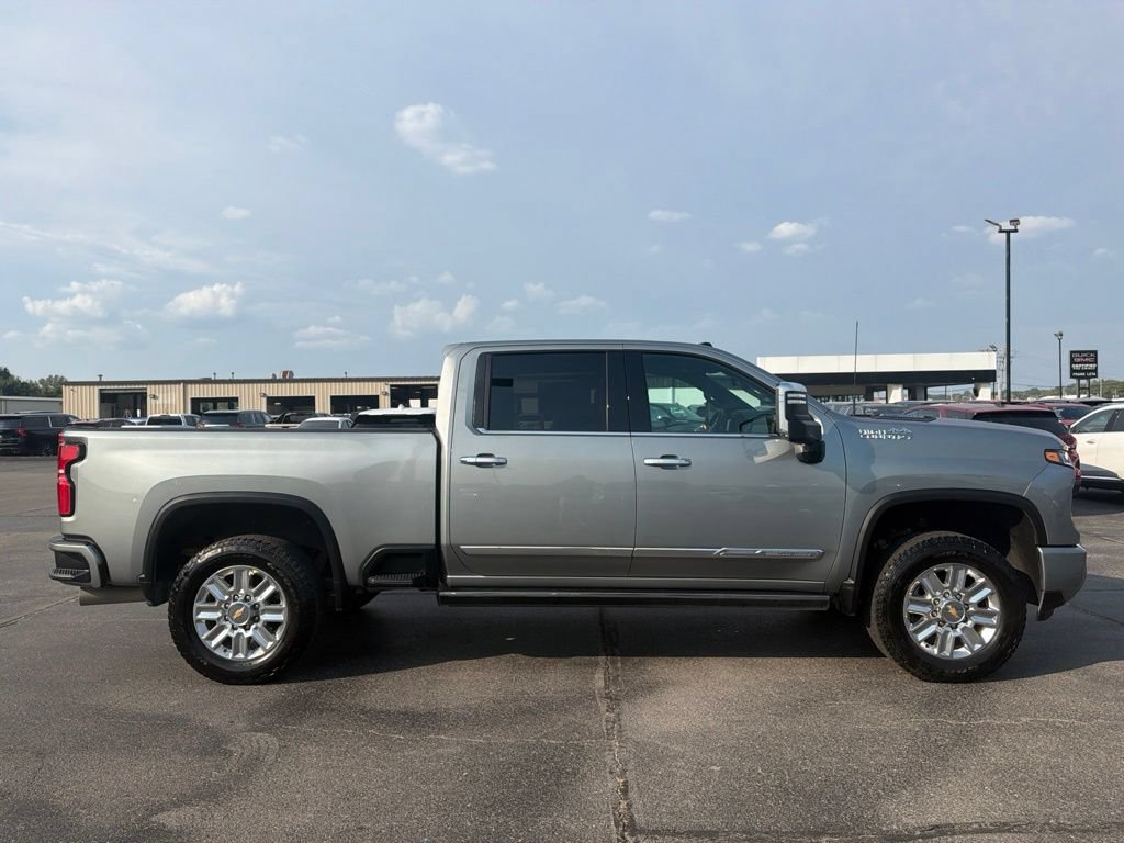 Used 2025 Chevrolet Silverado 2500 High Country w/ Technology Package AWD/4WD image 2