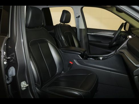 Used 2023 Jeep Grand Cherokee Limited w/ Black Appearance Package AWD/4WD image 17