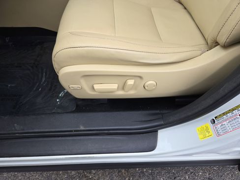 Used 2018 Toyota Highlander XLE image 32