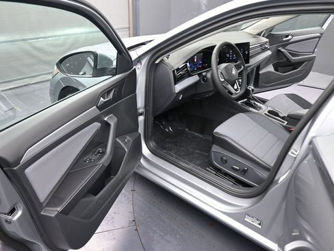 New 2026 Volkswagen Jetta SE FWD image 38