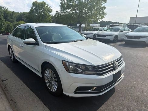 Used 2016 Volkswagen Passat 1.8T SE FWD image 4