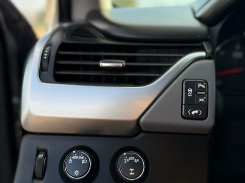 Used 2019 Chevrolet Suburban LT AWD/4WD image 19