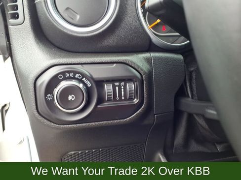 Used 2018 Jeep Wrangler Unlimited Sahara image 20