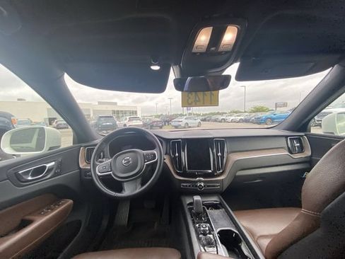 Used 2022 Volvo XC60 B5 Momentum w/ Protection Package Premier FWD image 5
