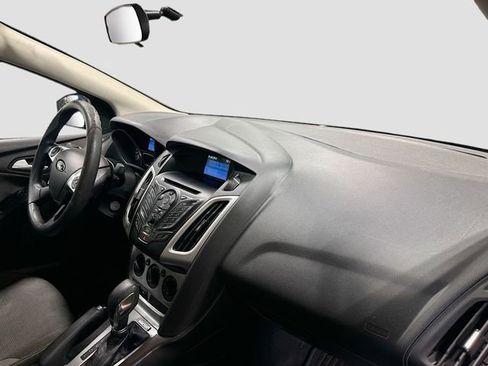 Used 2014 Ford Focus SE w/ SE Winter Package FWD image 27