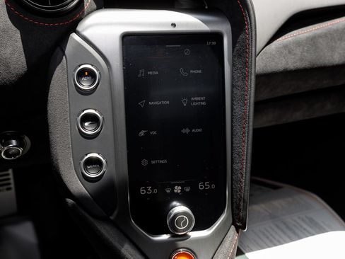 Used 2025 McLaren 750S RWD image 43