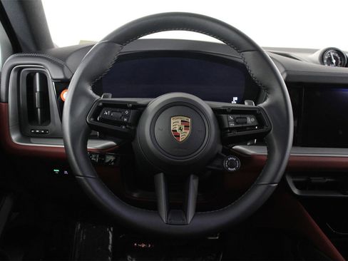 Used 2025 Porsche Cayenne S image 12