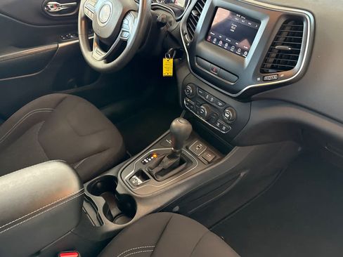 Used 2019 Jeep Cherokee Latitude w/ Popular Appearance Group AWD/4WD image 16