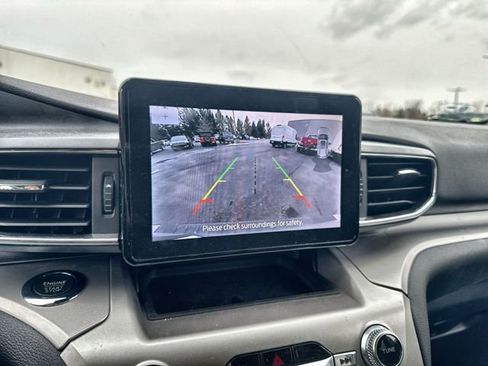 Used 2022 Ford Explorer XLT w/ Equipment Group 202A image 17
