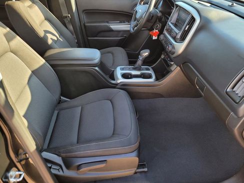 Used 2022 Chevrolet Colorado LT w/ LT Convenience Package image 11