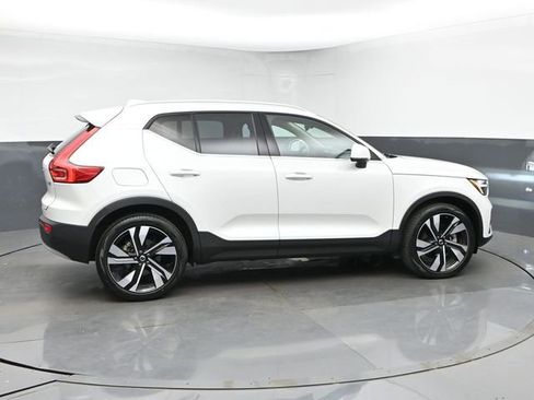 Used 2023 Volvo XC40 B5 Ultimate w/ Protection Package Premier AWD/4WD image 9