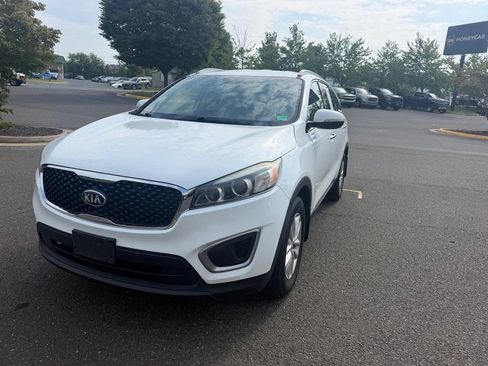 Used 2016 Kia Sorento LX AWD/4WD image 2