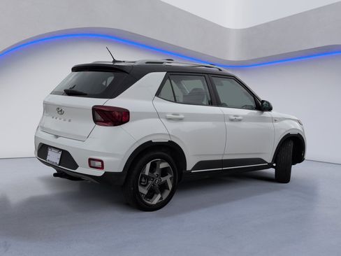 Certified 2025 Hyundai Venue Limited image 4