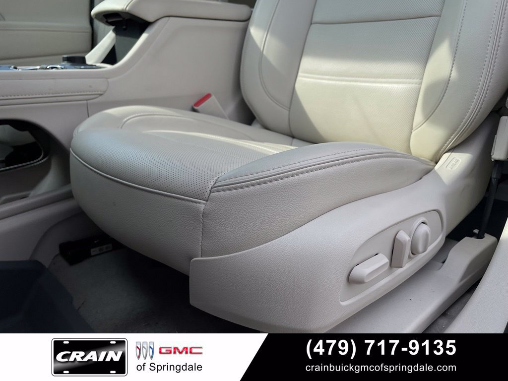 Used 2023 GMC Acadia Denali w/ Denali Ultimate Package FWD image 23