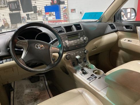 Used 2010 Toyota Highlander SE image 20