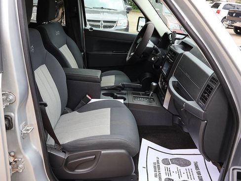 Used 2009 Jeep Liberty Rocky Mountain AWD/4WD image 22