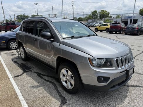 Used 2014 Jeep Compass Sport FWD image 4