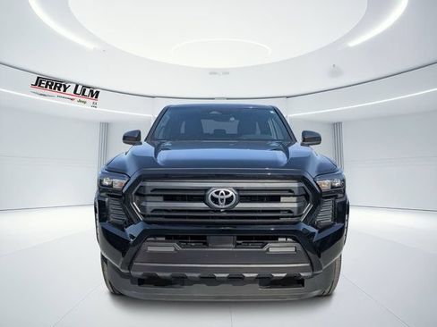 Used 2025 Toyota Tacoma SR AWD/4WD image 8