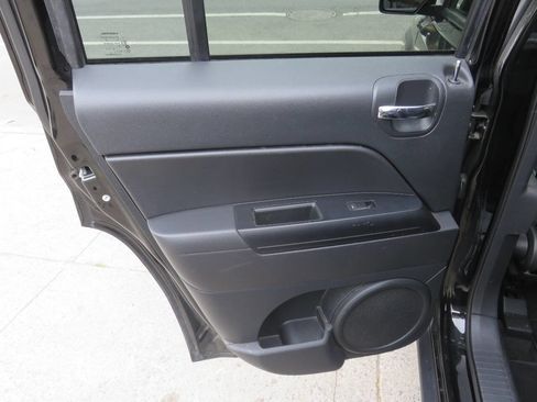 Used 2016 Jeep Patriot High Altitude AWD/4WD image 27