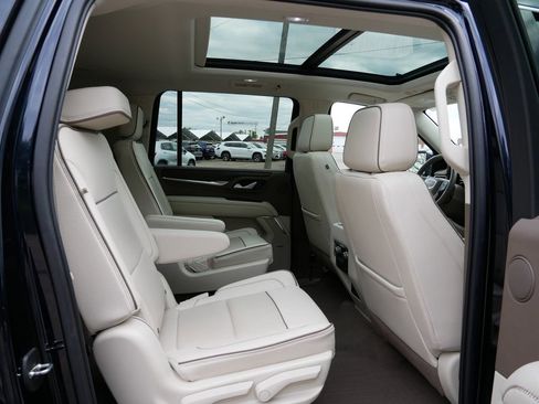 Used 2022 GMC Yukon XL Denali AWD/4WD image 9