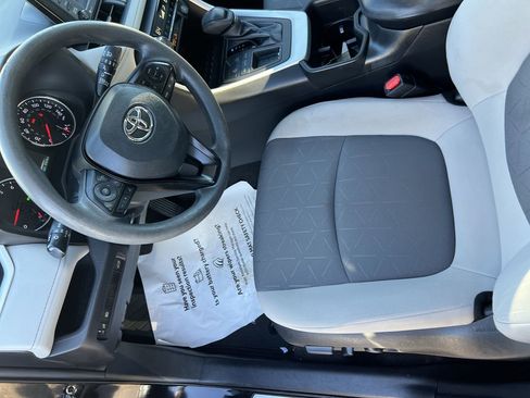 Used 2022 Toyota RAV4 XLE image 16