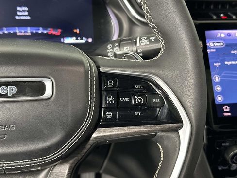 Used 2023 Jeep Grand Cherokee Overland w/ Luxury Tech Group IV image 20