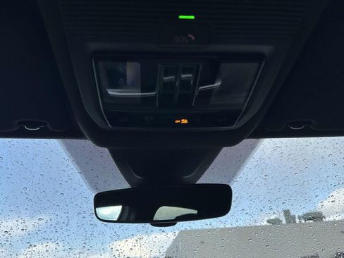 Certified 2025 Volkswagen Atlas Cross Sport SEL R-Line image 33