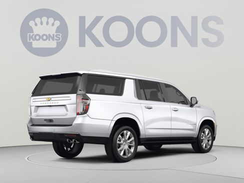 Used 2023 Chevrolet Suburban High Country AWD/4WD image 4