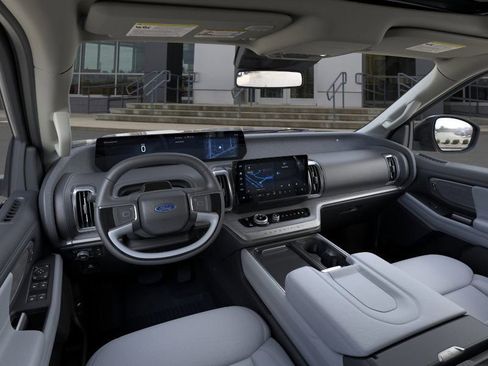 New 2025 Ford Expedition Platinum w/ Driver's Package image 9