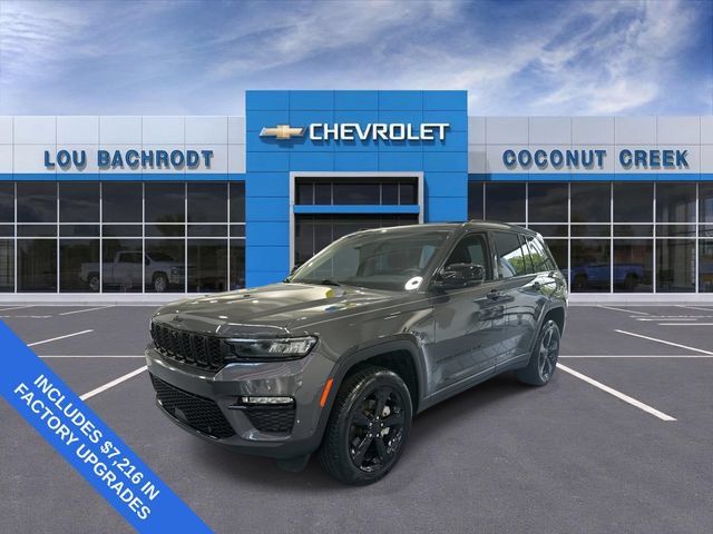 Used 2023 Jeep Grand Cherokee Limited w/ Luxury Tech Group II AWD/4WD image 4