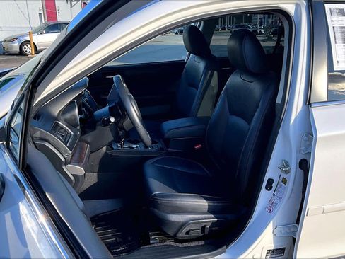 Used 2019 Subaru Outback 3.6R Limited AWD/4WD image 9