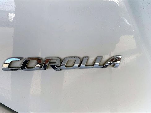 Used 2017 Toyota Corolla LE image 9