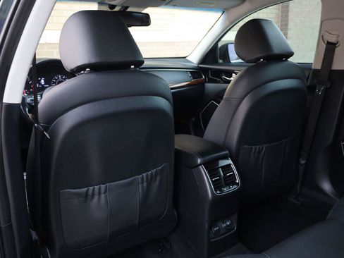 Used 2017 Kia Cadenza Premium FWD image 17