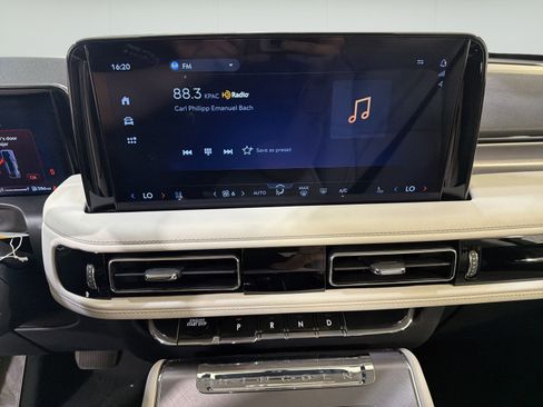 New 2026 Lincoln Aviator 2WD image 17