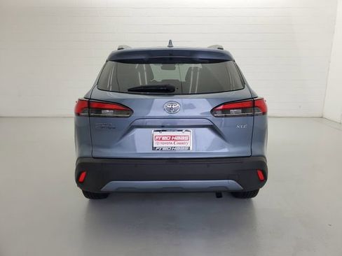 Used 2023 Toyota Corolla Cross XLE w/ Convenience Package FWD image 6