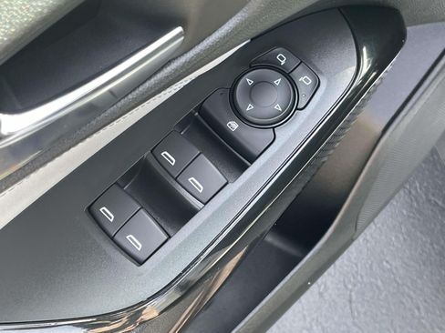 Used 2025 Chevrolet Trax LT w/ LT Convenience Package FWD image 17