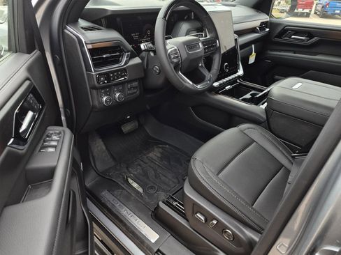 New 2026 GMC Yukon XL Denali w/ Denali Reserve Package image 9