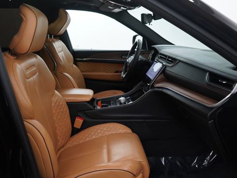 Used 2021 Jeep Grand Cherokee L Summit w/ Advanced Protech Group IV image 10