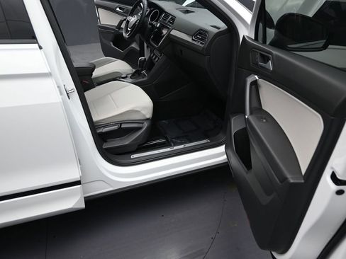 Used 2020 Volkswagen Tiguan SE R-Line image 14