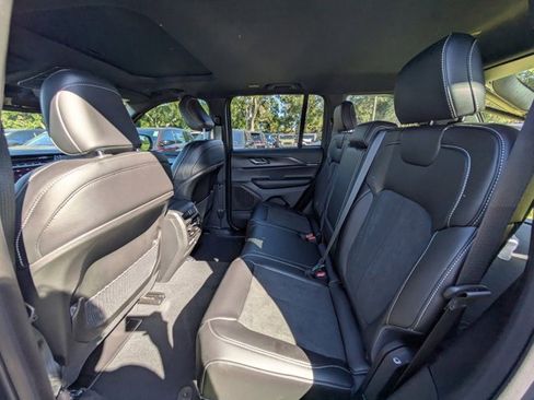New 2025 Jeep Grand Cherokee Altitude image 12